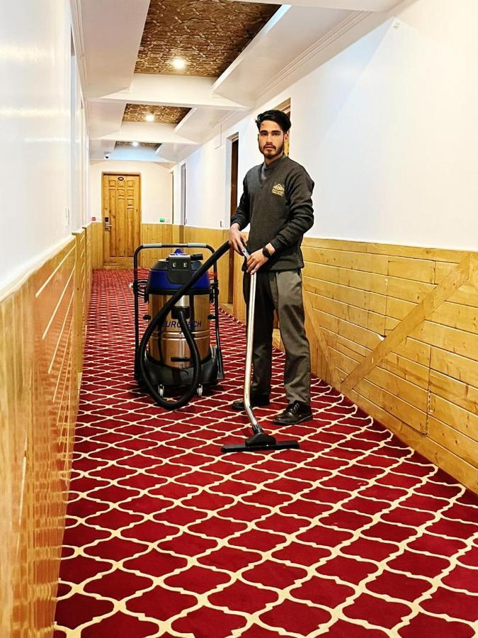 Hotel Sheen Srīnagar Zewnętrze zdjęcie