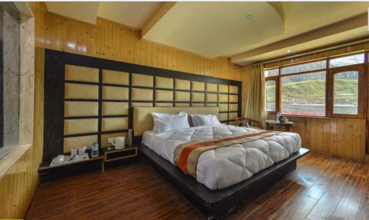 Hotel Sheen Srīnagar Zewnętrze zdjęcie