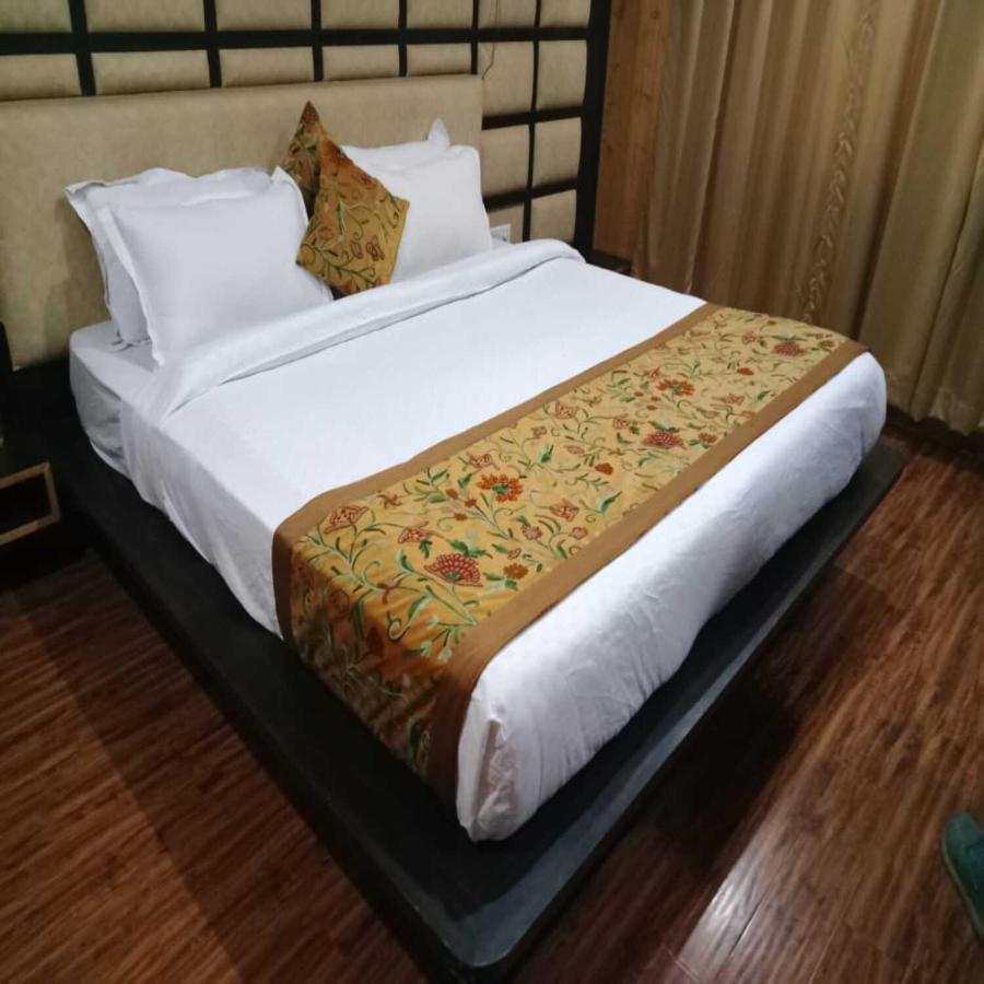 Hotel Sheen Srīnagar Zewnętrze zdjęcie