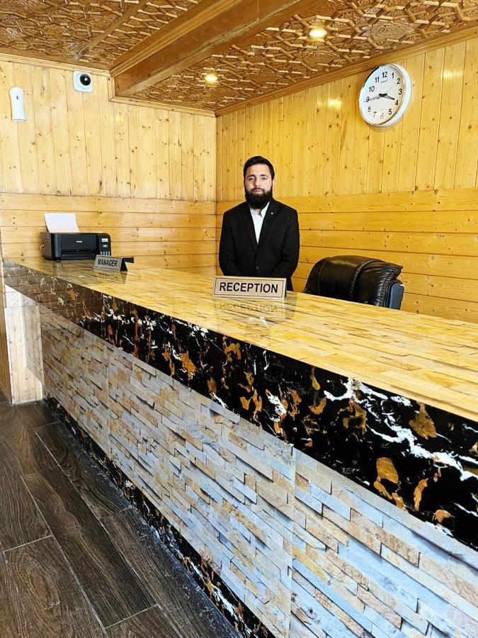 Hotel Sheen Srīnagar Zewnętrze zdjęcie